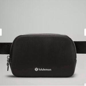 Lululemon Everywhere Belt Bag 1L Leather Alternative in Black/Silver